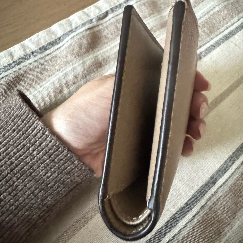 COACH| EUC Bifold Wallet - Picture 6 of 9